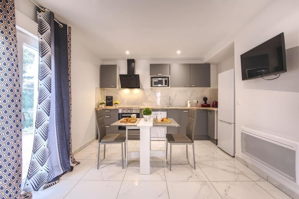 Appt P2 De 1 A 6 Pers A Rognac Appartement Buitenkant foto