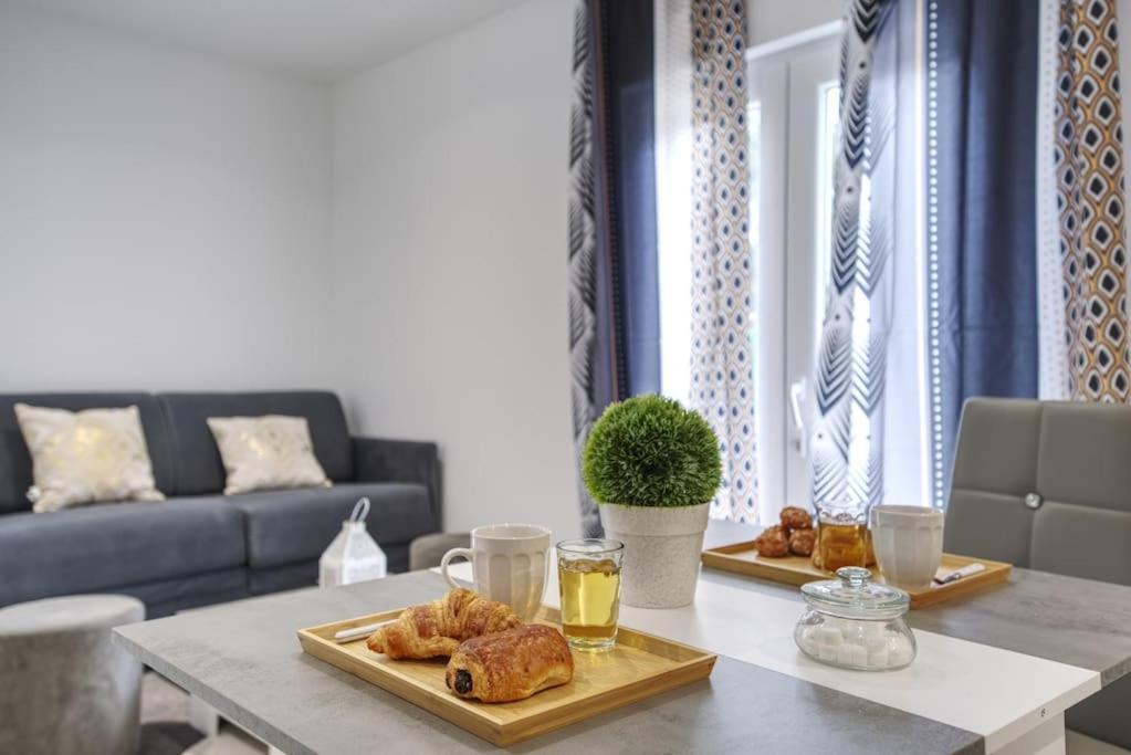 Appt P2 De 1 A 6 Pers A Rognac Appartement Buitenkant foto